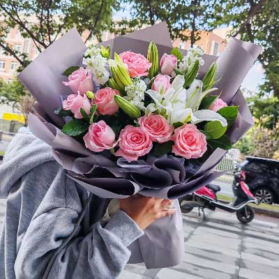 江门11朵戴安娜粉玫瑰百合，与你一起追逐梦想