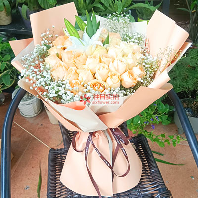 江门33朵香槟玫瑰百合，心里永远是你